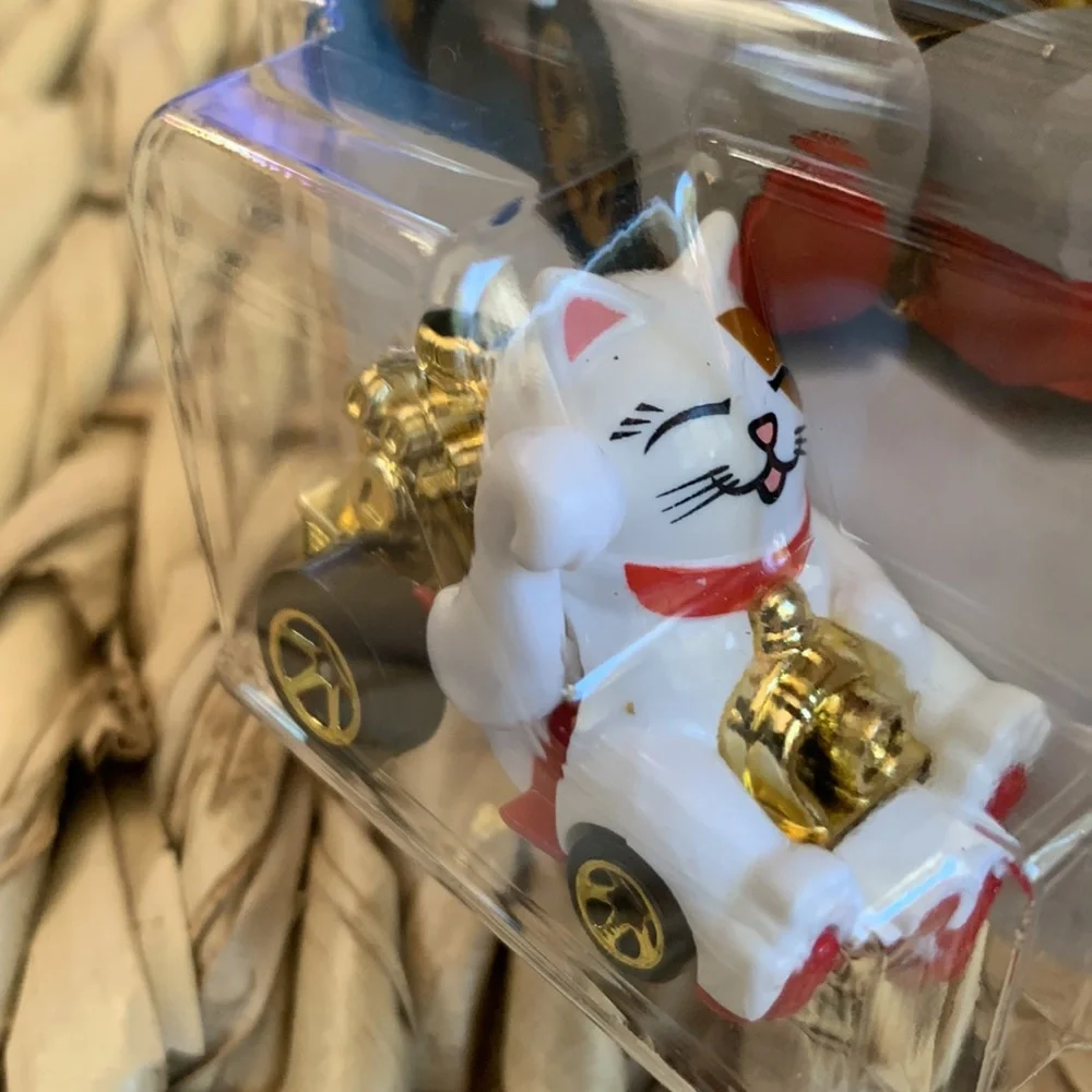 Feline Lucky Toy Cat Car White Maneki-Neko White Kitty Hot Wheels Hotwheels 🆕